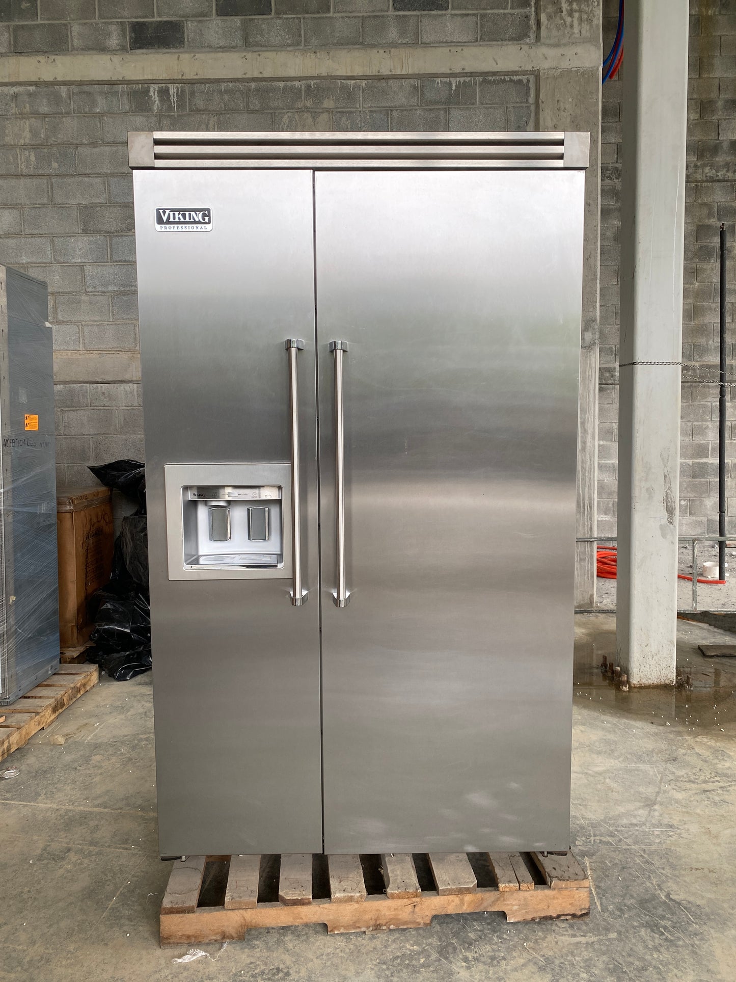 Refrigerador/Congelador Viking con dispensador de agua - VCSB548DSS 48" Professional Series Side by Side con Quiet Cool - Acero inoxidable