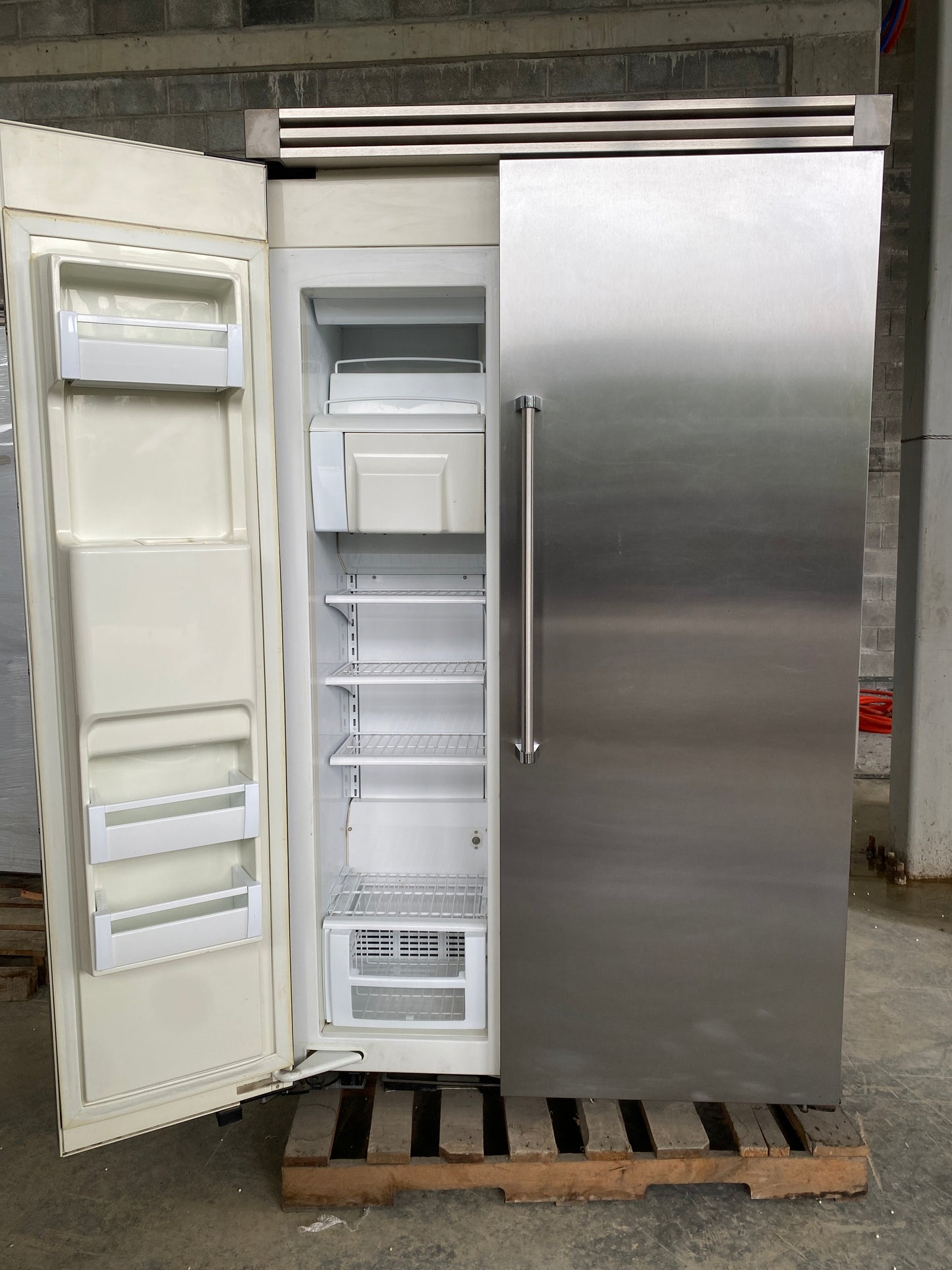 Refrigerador/Congelador Viking con dispensador de agua - VCSB548DSS 48" Professional Series Side by Side con Quiet Cool - Acero inoxidable
