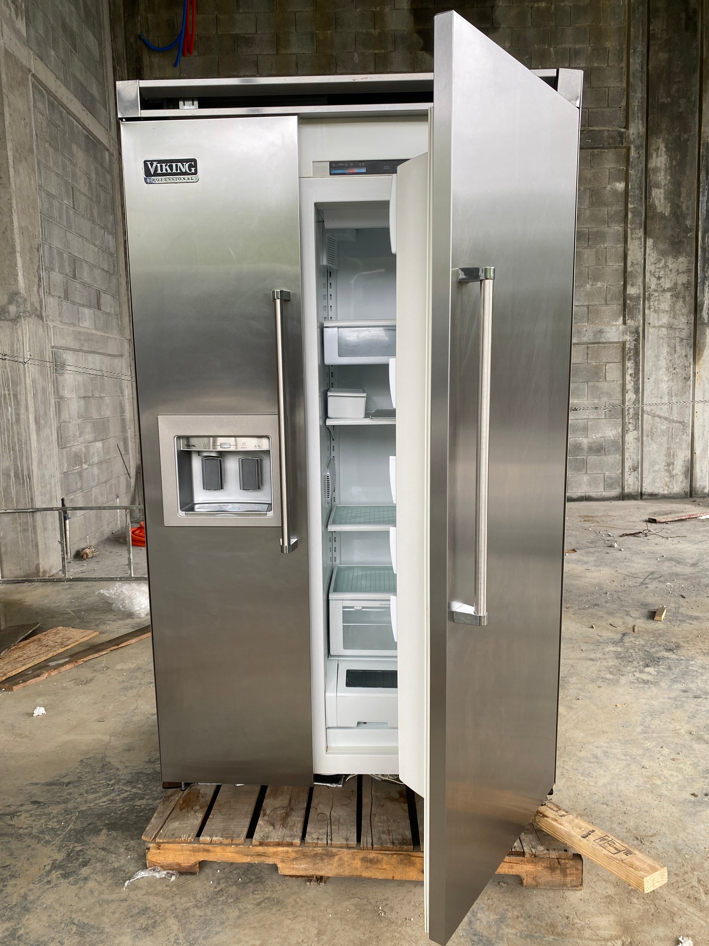 Refrigerador/Congelador Viking con dispensador de agua - VCSB548DSS 48" Professional Series Side by Side con Quiet Cool - Acero inoxidable